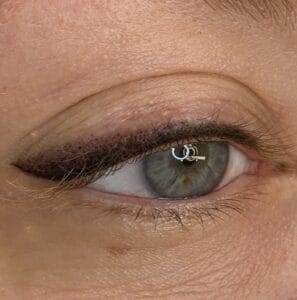 What is the healing process for eyeliner tattoo?